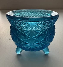 Vintage L.E.SMITH Blue Daisy and Button Pattern Tri-Footed " Kettle Dish" 