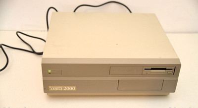 Ordinateur haut de gamme vintage Commodore Amiga 2000