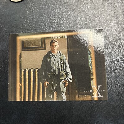 cww The X-Files Season 3 Three Topps #45 Embittered Veteran Ian Tracey