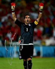 Team Chile Claudio Bravo Autographed Signed 8x10 Photo COA #3