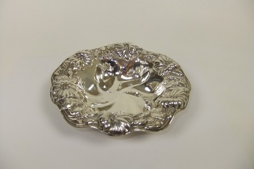 Plato de plata esterlina floral Repousse Art Nouveau - Imagen 2 de 22
