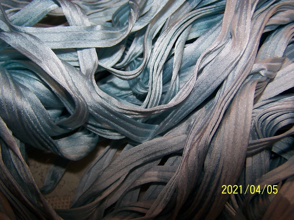 Ancien ruban en soie bleu ciel. Superbe. Art Déco. Vendu au mètre. N°153 - Photo 4/4