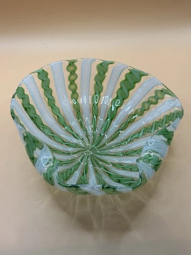 MURANO LATTICINO ART BLOWN GLASS BOWL GREEN AND WHITE VINTAGE 6.5"