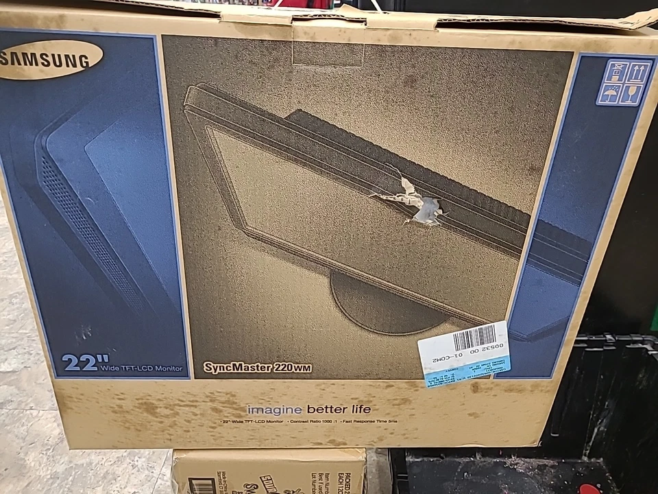 Samsung SyncMaster 220wm 22" ( TESTED) With Manuals No Bottom Stand  - Image 2 of 3