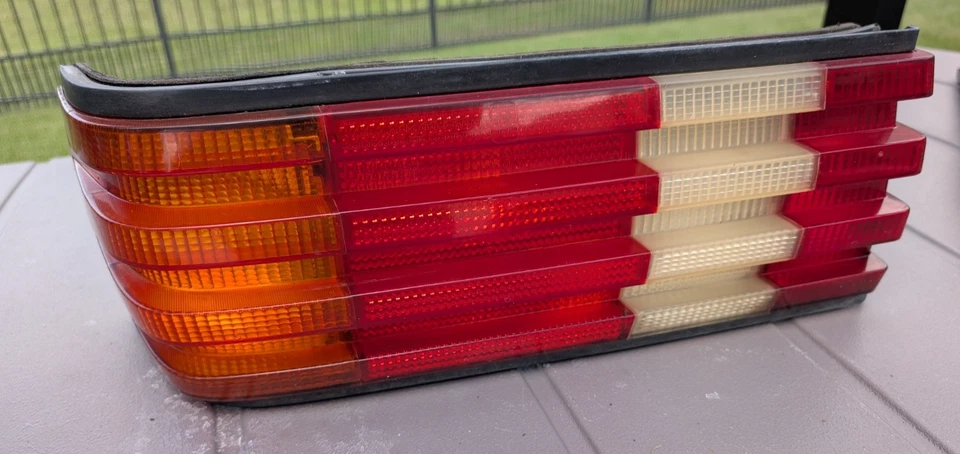 Conjunto de luz trasera izquierda mercedes w126 c126 560sel 300se 560sec 420sel 1268201664 Foto 2 de 4