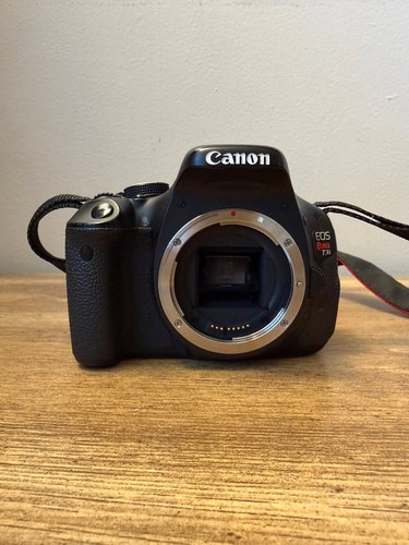 Canon EOS Rebel T3i 600D DSLR Camera Body - For Parts or Repair