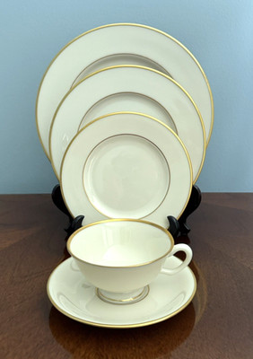 LENOX MANSFIELD Service For 4 - 20 Piece Set 4 X 5 Piece Place Settings USA