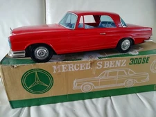 Ichiko Mercedes Benz 300SE Friction Tin Toy Blechspielzeug Tin Japan 60cm in Box