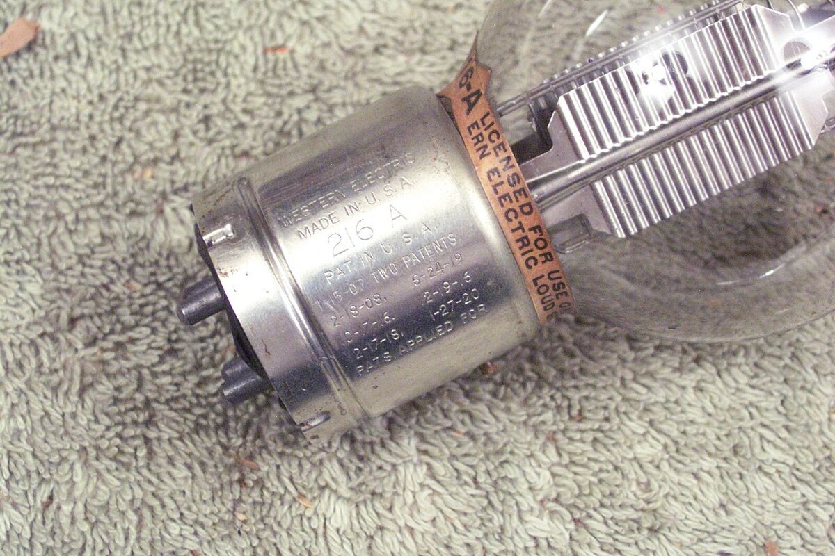 s-l1200.jpg s-l1200.jpg