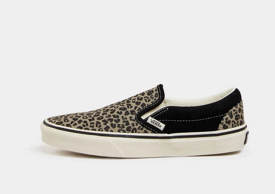 Vans Classic Slip-On Shoes in Black