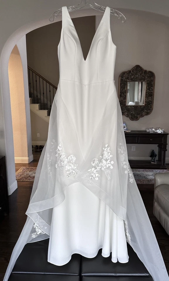 Vestido de novia de sirena con cuello en V sin mangas de encaje marfil Mikaella talla 12 Foto 2 de 4