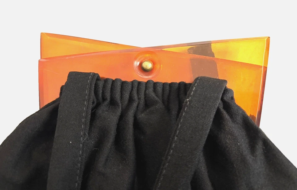 Cartera de mano vintage de lana negra Lucite con cierre de carey de los años 50 usada en excelente estado Foto 2 de 4