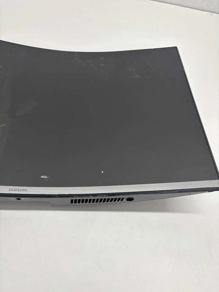 SAMSUNG 32-inch T55 Series - 1000R Curved Monitor: 75Hz, 4ms (Damaged Screen) - Image 4 of 4