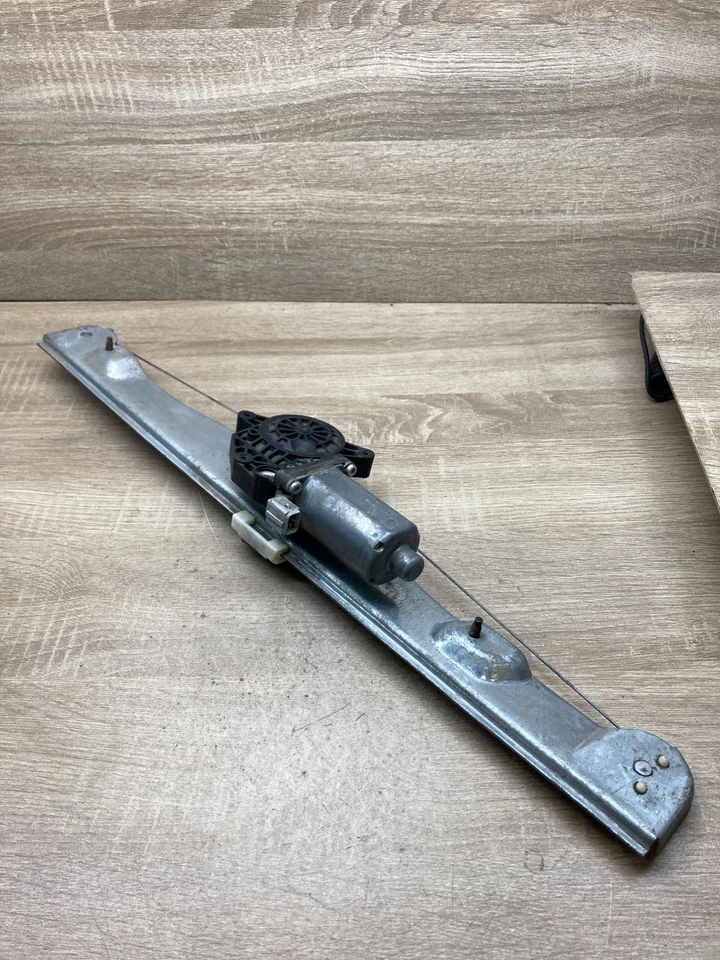 33834r60 0130821701 front door window regulator motor mitsubishi canter - Image 2 of 4