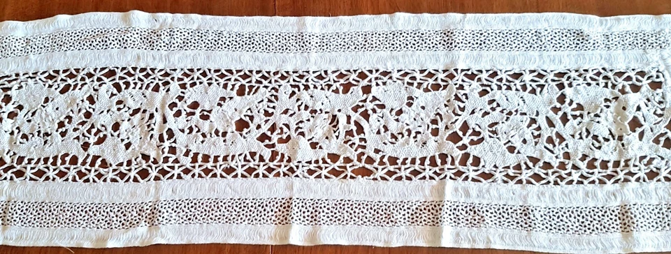 CHEMIN DE TABLE-GRAND Chemin de table début XXe en coton crocheté -175 cmx38 cm - Photo 3/4