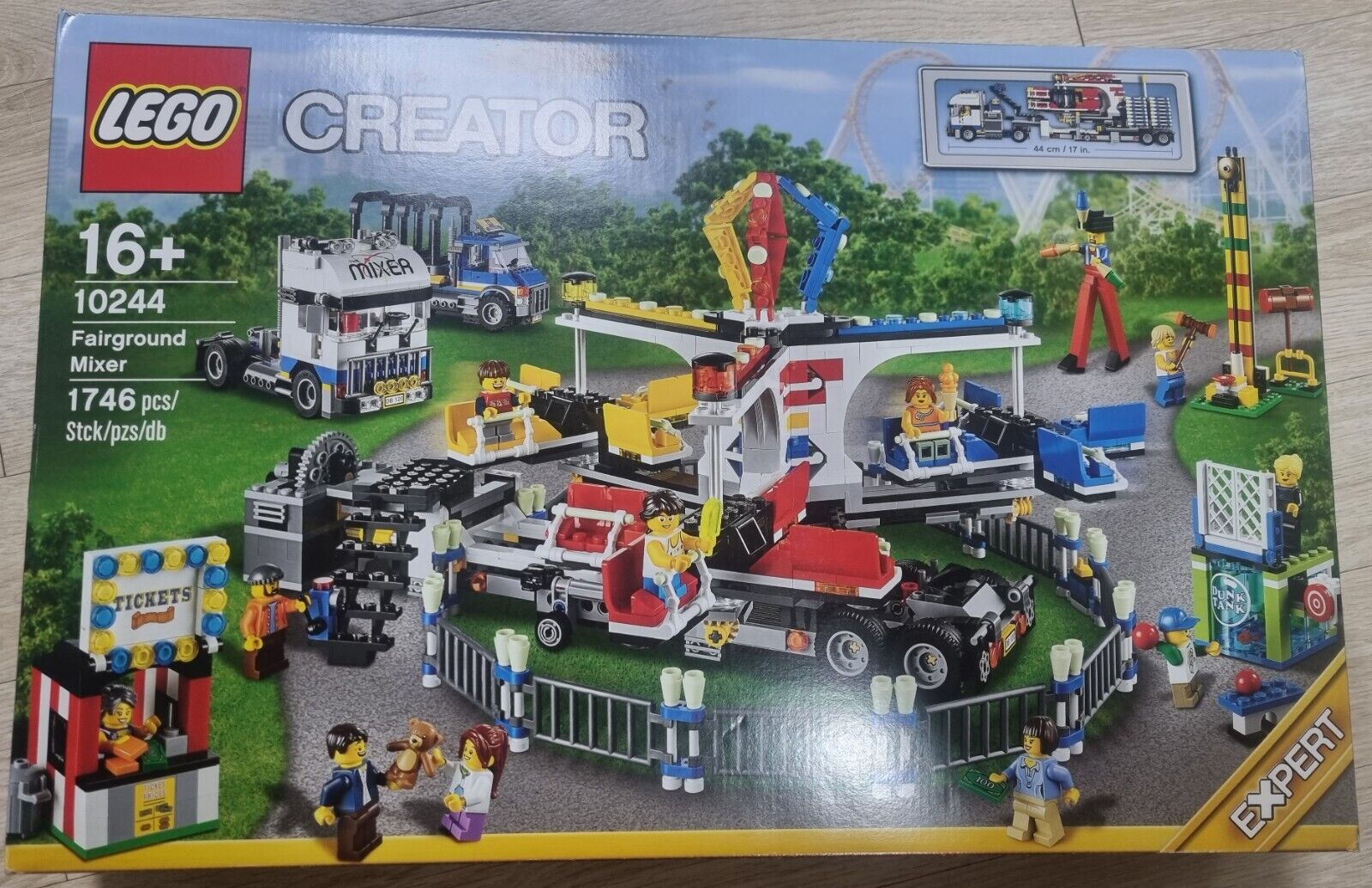 Lego Creator 10244 Fairground Mixer Retired Set The Cheaper Price(Damaged Box)