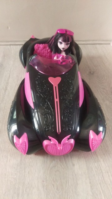draculaura car