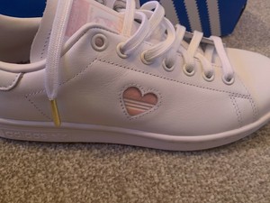 stan smith pink heart