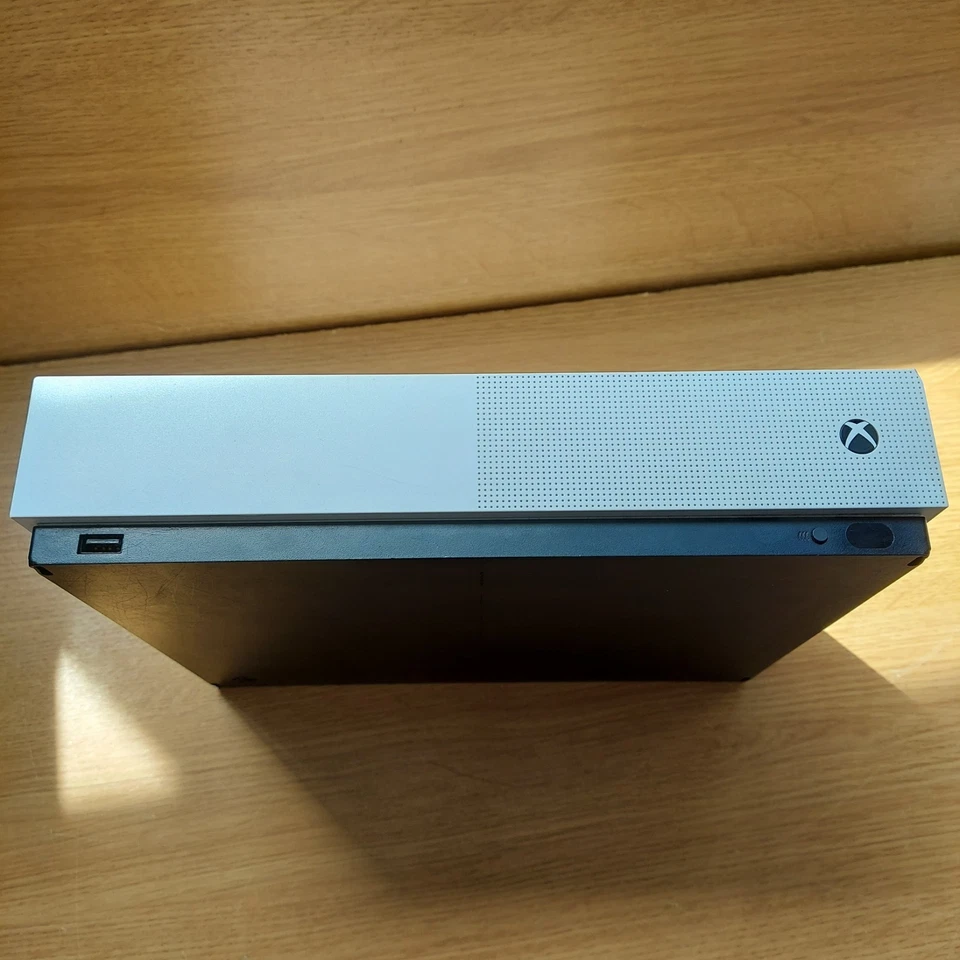 Microsoft Xbox One S All-Digital Edition, photo 2 of 5