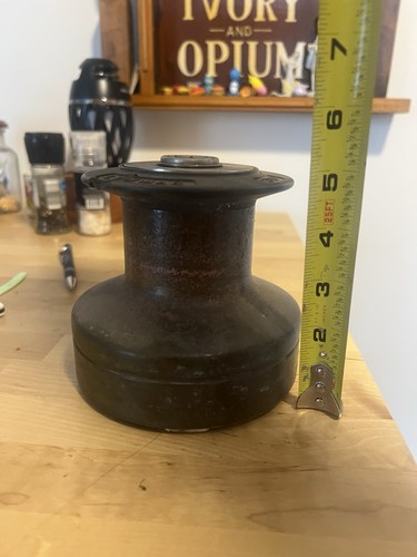 Lewmar 30 Sailboat Winch - Picture 4 of 5