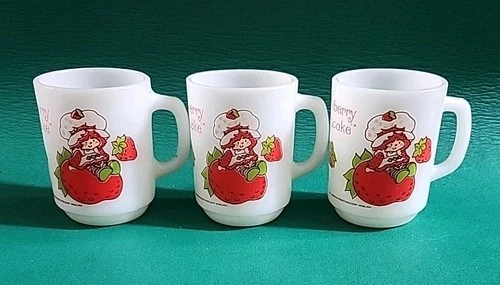 Vtg 1980 Strawberry Shortcake Anchor Hocking Coffee Mug Milk Glass USA, Lot of 3