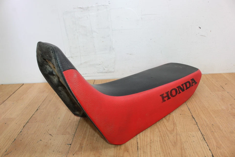 2003 Honda XR250R Complete Seat with Base - Image 2 of 4