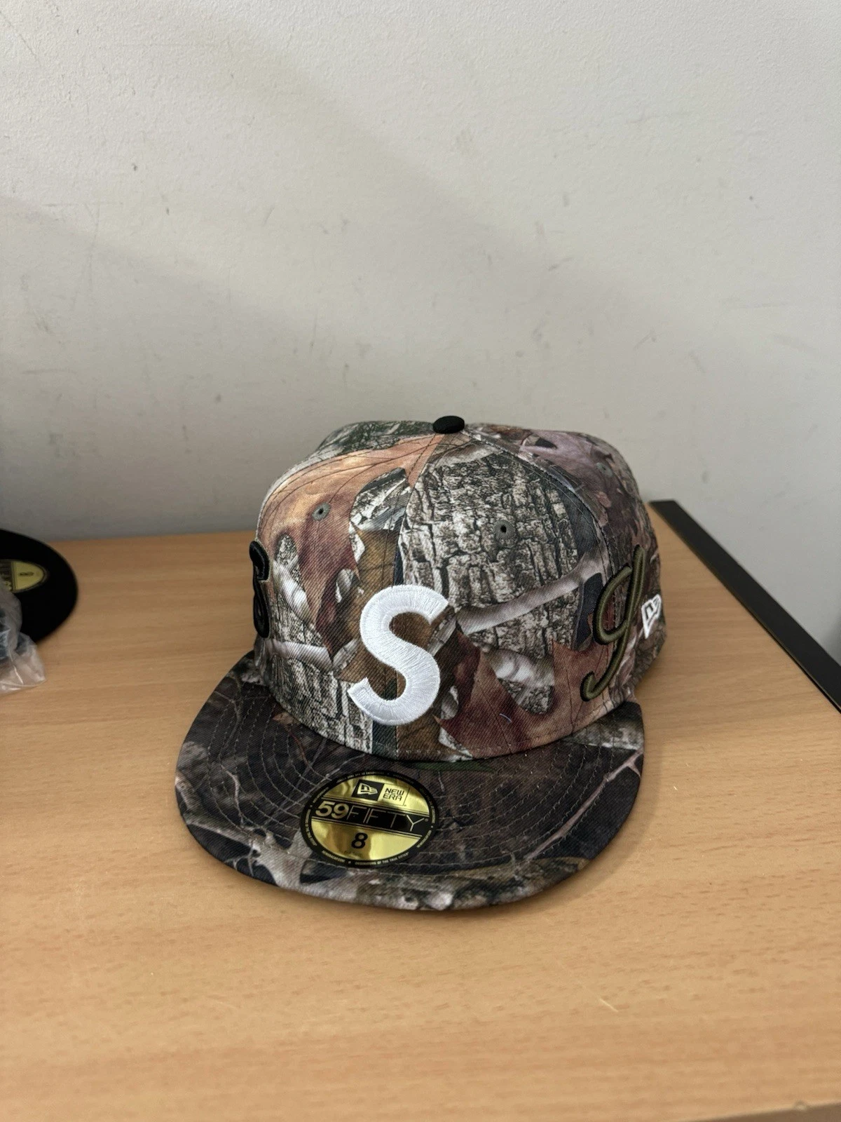 Taille 7 5/8   Supreme Multi S Logo New Era Casquette ajustée camouflage SS25 Chapeau Panneau