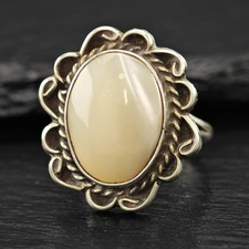 Sterling Silver Ring Oval Mother of Pearl Size 6