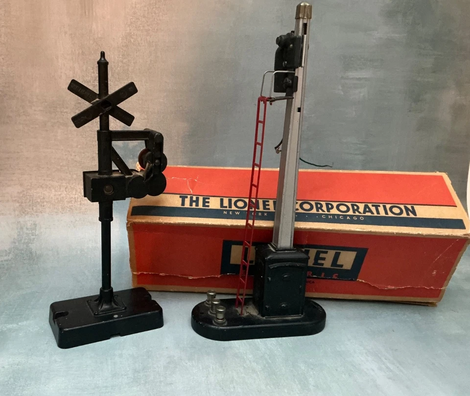 Lionel Banjo Road Crossing Signal 140/Semaphore 151 and Box As is - Image 2 of 3