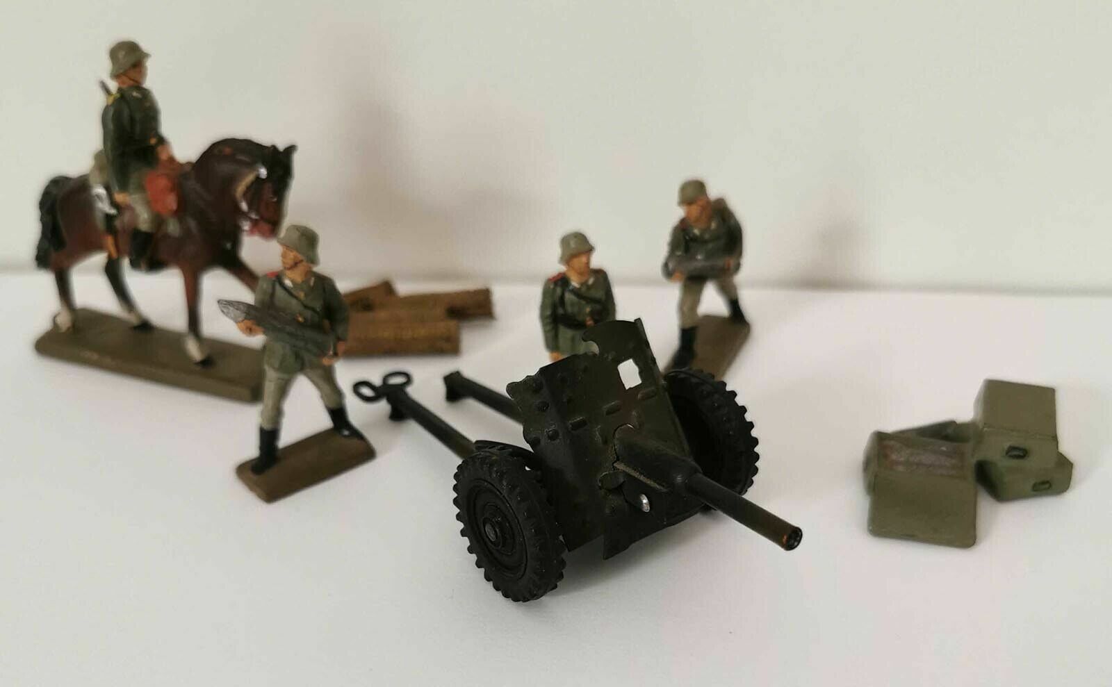 Details zu  Lineol Elastolin Soldaten Konvolut, 25 Soldaten, ein Geschütz m. Zubehör, 7 cm Super willkommene sofortige Lieferung