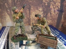 54mm Collectors Showcase Sherman Re-loaders CS00465