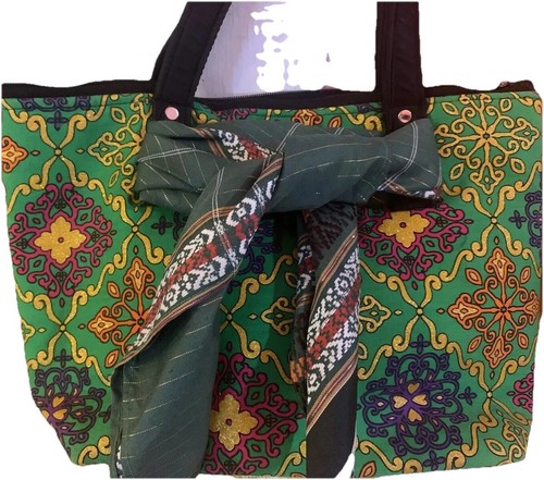 3 Hand Made Fabric Purses/bags. Red,Green, Fuchsia $20 Each - 第 1/21 張圖片