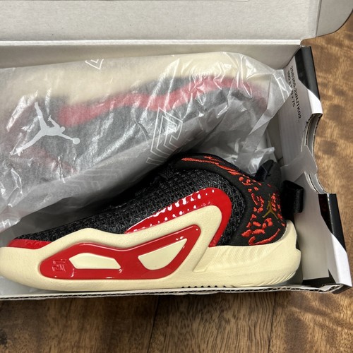 Scarpe da basket Jordan Jayson Tatum 1 nero oro metallizzato rosso FJ4655-001 6C - Foto 6 di 10