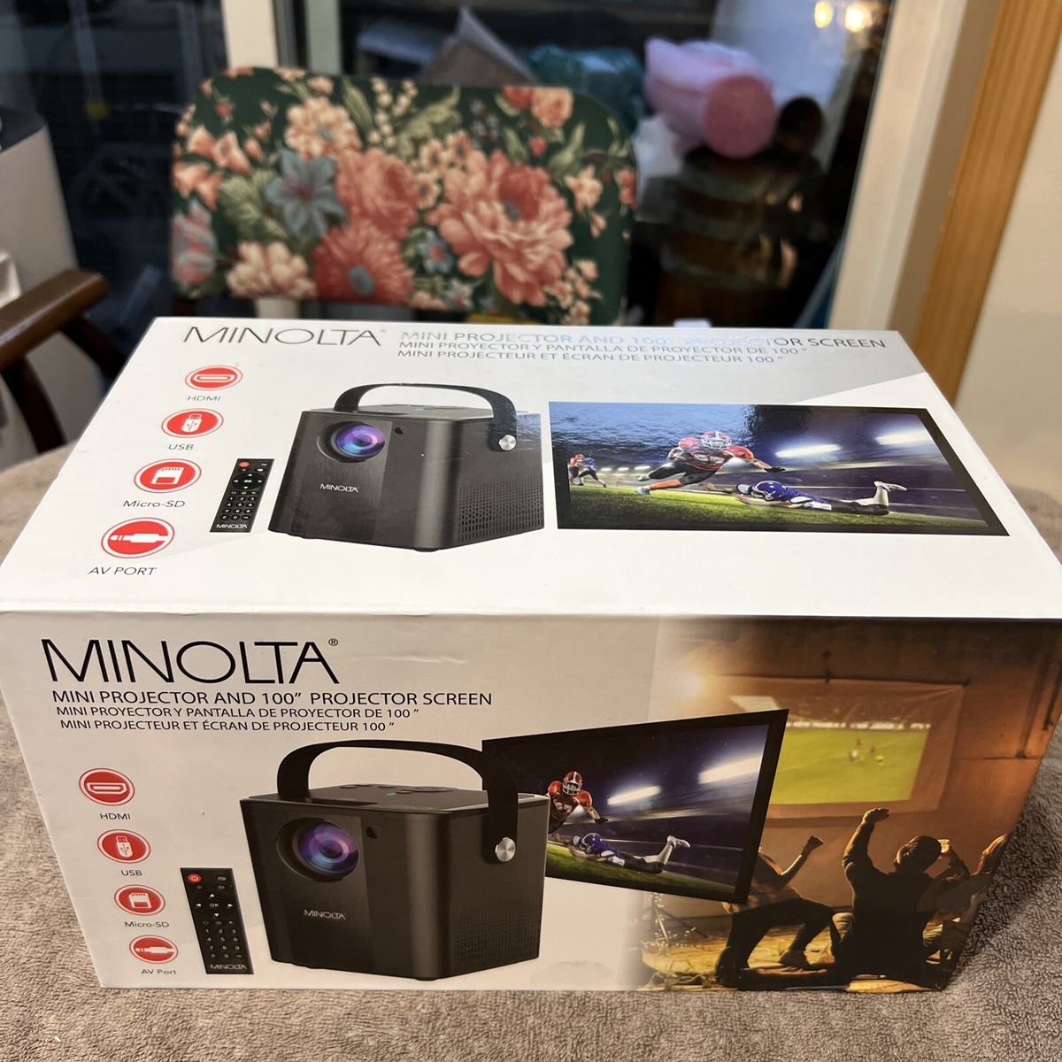 Minolta MN674 Portable Projector Bundle Pack With 100 Inch Screen