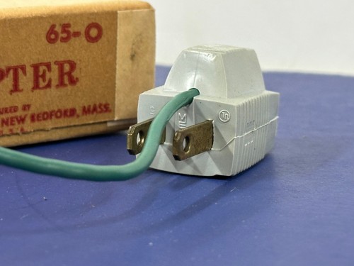 2-Prong to 3-Prong Ground OUTLET Converter ADAPTER Non-Polarized PLUG 65-0 - Picture 2 of 6