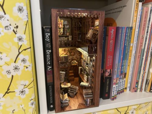 Kit de librairie éternelle livre prêt à l'emploi coin miniature maison de poupée éternelle - stock britannique - Photo 1/3