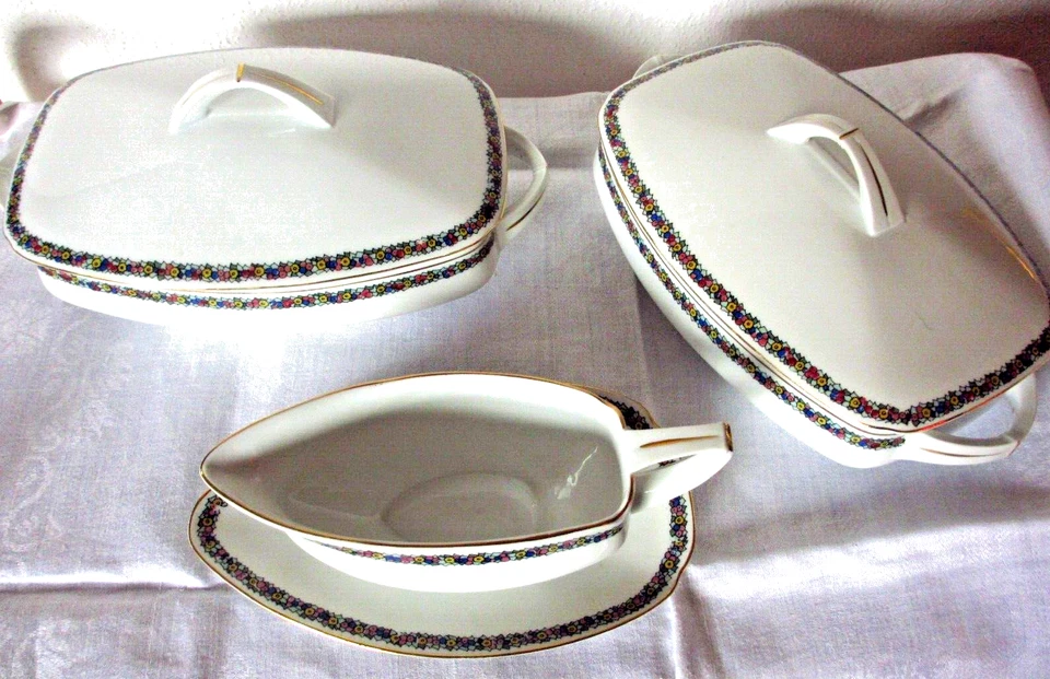 Pirkenhammer 2 Terrinen, 1 Sauciere, weiß mit Blütenrand, Goldrand, JUGENDSTIL