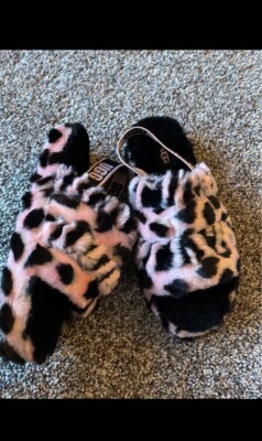 NEW WOMEN S UGG SUPER FLUFF SLIPPER BLACK PINK WOMEN'S US SIZE 5