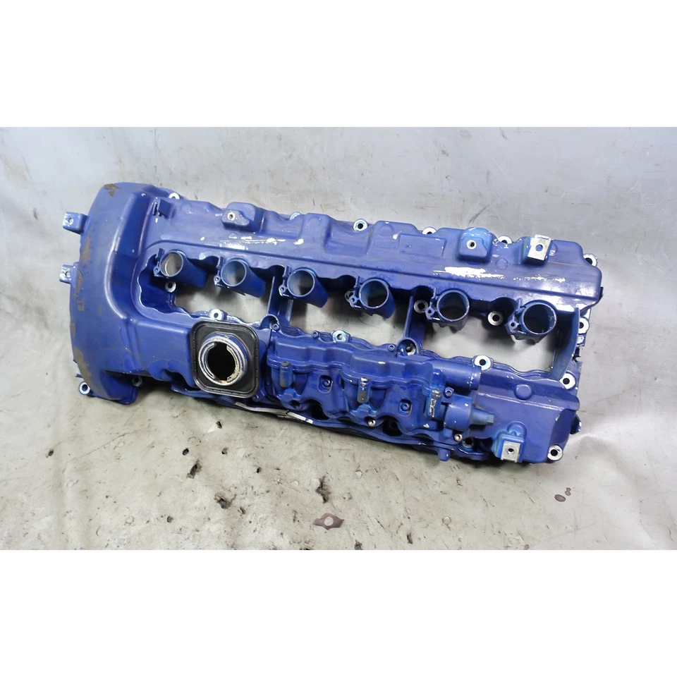 Cubierta de válvula de culata de motor turbo BMW N54 3,0 L AFTERMARKET de metal pintado Foto 3 de 4