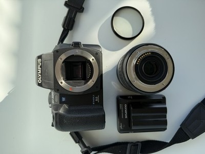 Olympus Evolt E-500 8.0MP Camera with 14-45mm Lens Battery, Strap and Charger