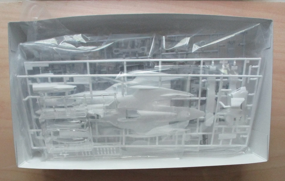 Пластиковая модель истребителя Мессии Hasegawa 65724 1:72 Macross Frontier VF25F/S в комплекте - Изображение 3 из 3