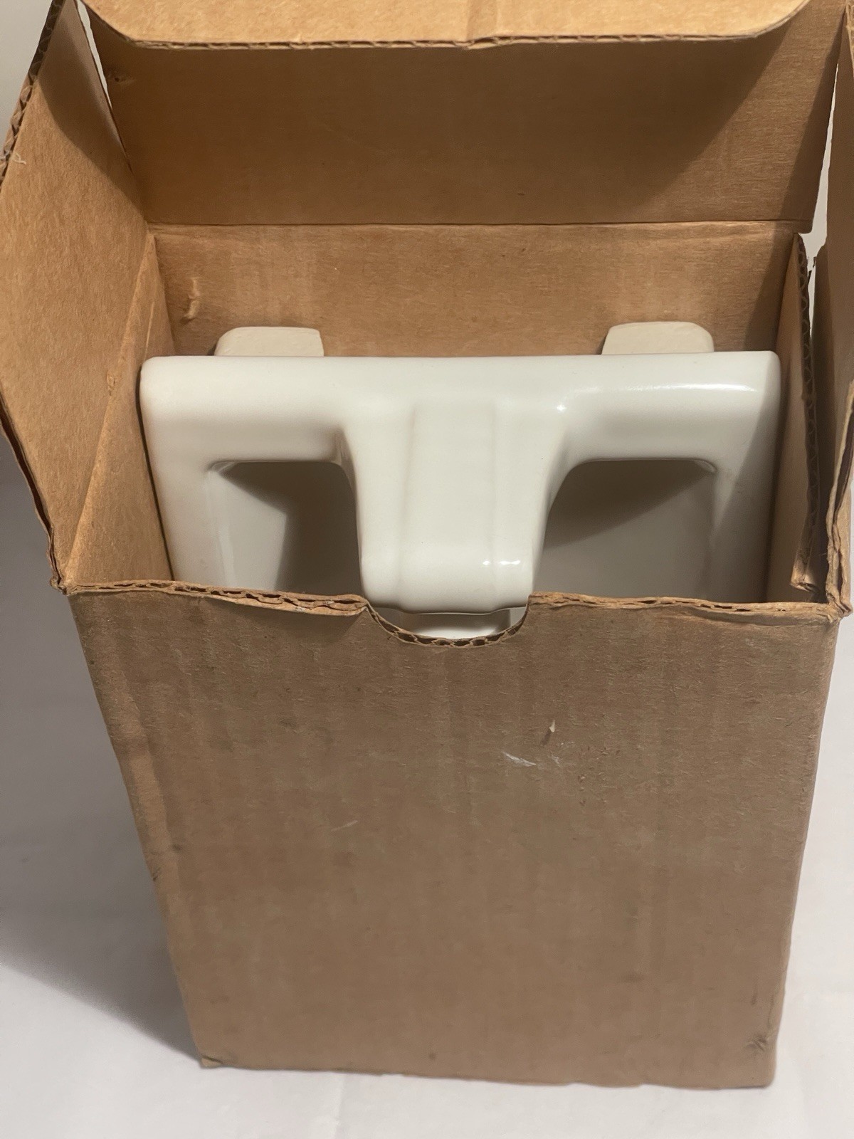 New 1976 Model Hall-Mack (USA) Ceramic In Wall Mounted Toilet Paper Holder