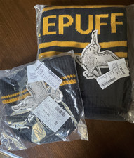 NEW Old Stock 2019 Harry Potter Hufflepuff Wizarding World Beanie and Muffler