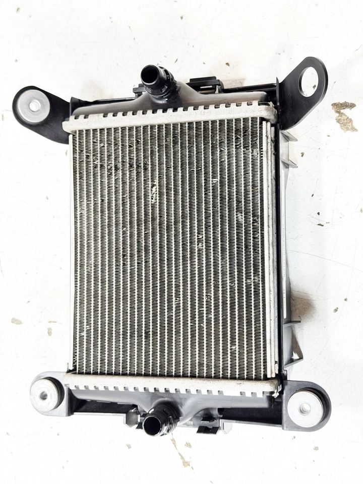 2014 - 2016 BMW F32 F33 F36 335I 435I N55 3.0L FRONT ENGINE COOLANT RADIATOR OEM - Image 2 of 4