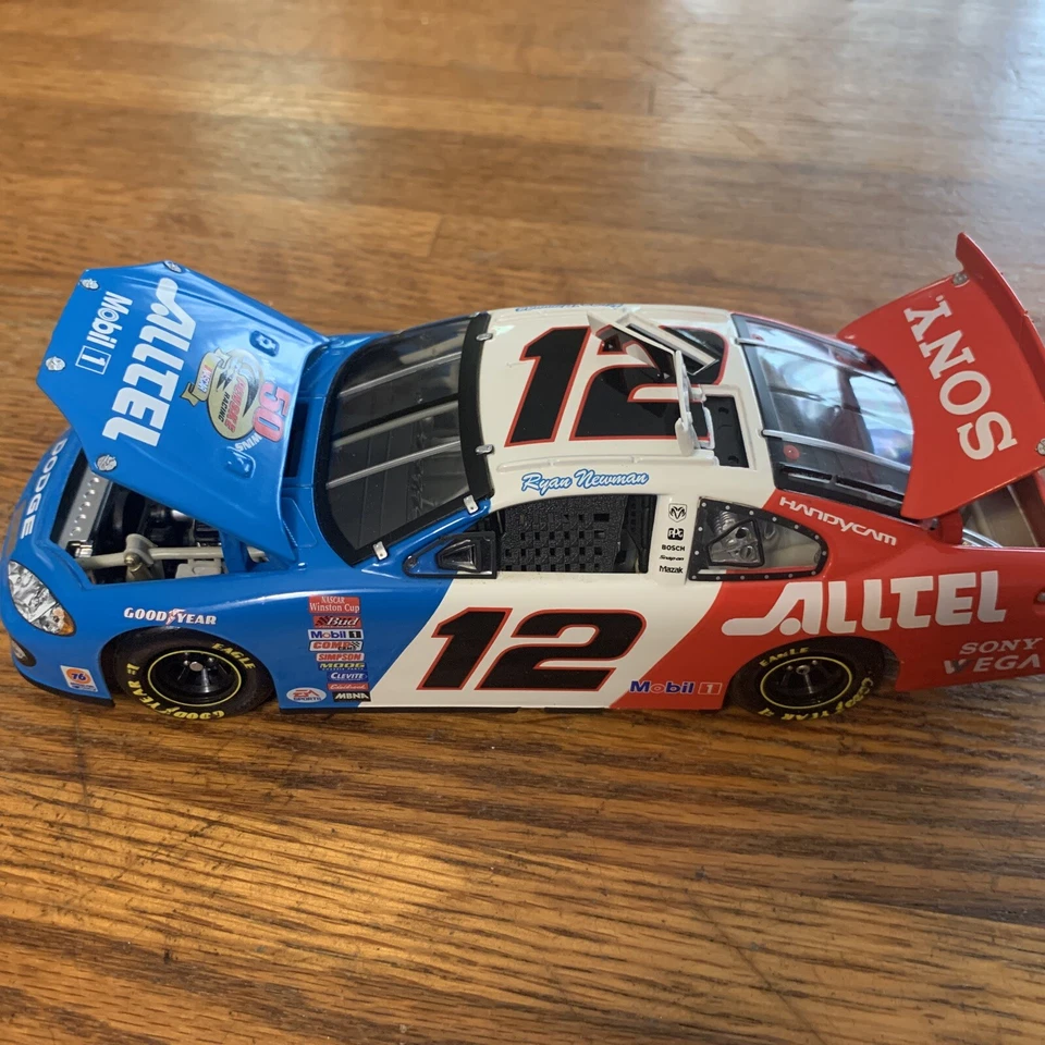 2003 RYAN NEWMAN 1/24 #12 ретро Penske 50-я победа Intrepid гоночный автомобиль команды калибр - Изображение 3 из 4