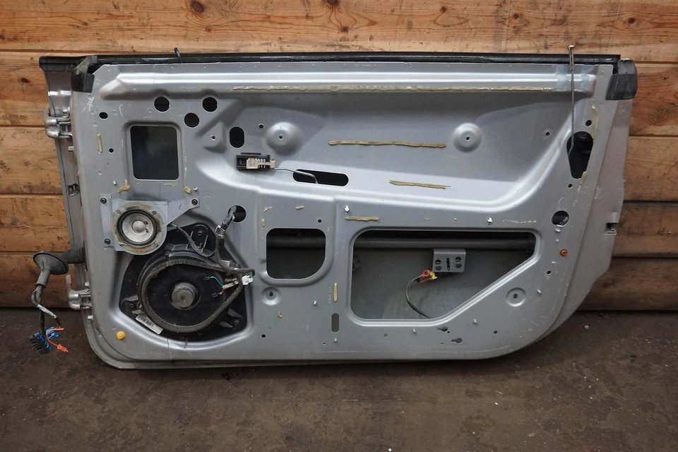 Front Right Passenger Door Shell Silver (67u) 15223565 Cheverolet Ssr 03-06 - Изображение 3 из 4