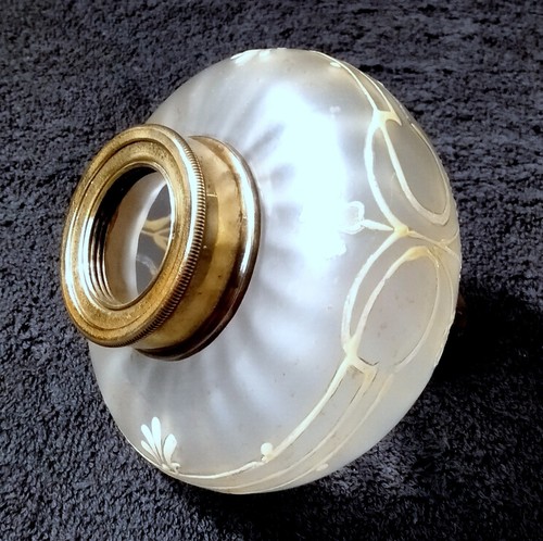 FRENCH SATIN MOULDED GILT & ENAMEL + EMBOSSED BRASS PEG KEROSENE/OIL LAMP - Picture 15 of 20