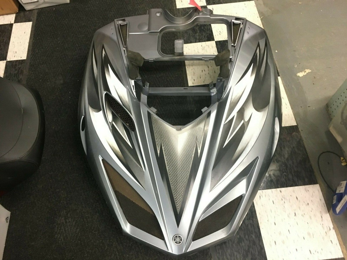 2004 Yamaha Venture 600 Snowmobile Hood Shroud Silver w Venture