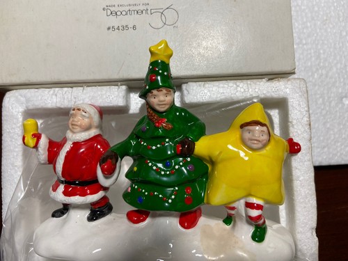 Snow Village Dept 56 We’re Going To A Christmas Pageant Accessoire im Ruhestand #54356 - Bild 1 von 4