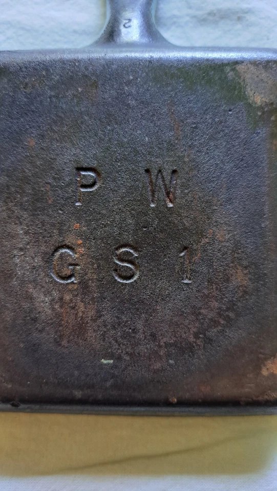 Vintage Prizer Ware GS1 Cast Iron Enamel Square Egg Skillet Teal  4 1/2" Pan  - Image 4 of 4